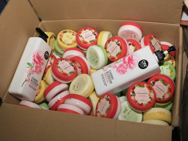 Đột kích 2 kho hàng thu giữ gần 70 tấn hàng nghi buôn lậu ảnh 1