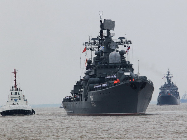 Tàu khu trục Bystry của Nga cập cảng Thượng Hải ngày 18/5. (Nguồn: THX/TTXVN) Tổng thống Nga Putin bắt đầu chuyến thăm Trung Quốc ảnh 1