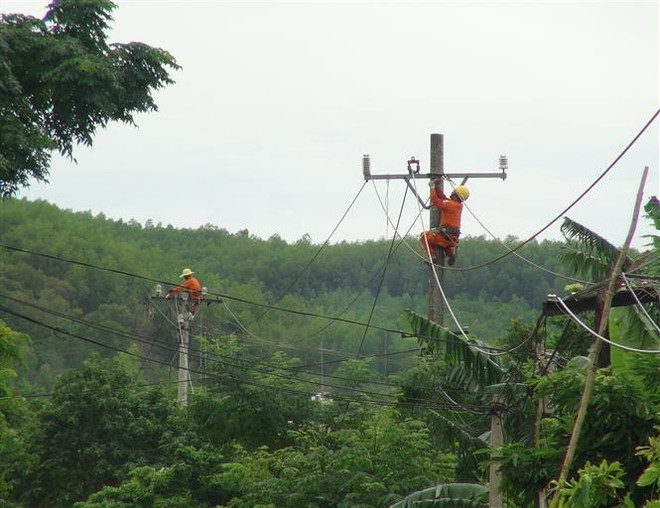 Quảng Bình triển khai các phương án đảm bảo an toàn điện mùa mưa bão ảnh 1