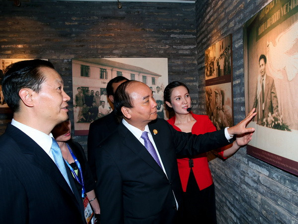 Thủ tướng Nguyễn Xuân Phúc tới thăm Khu học xá Trung ương ảnh 1