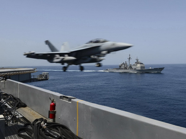 Tàu chiến Mỹ sẽ khiến Trung Quốc thay đổi chính sách ở Biển Đông? ảnh 1