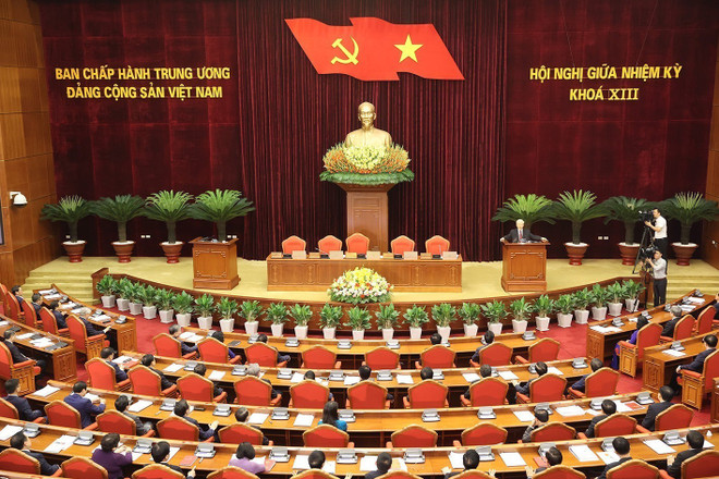 Tổng Bí thư Nguyễn Phú Trọng phát biểu bế mạc Hội nghị Trung ương giữa nhiệm kỳ khóa XIII. (Ảnh: Trí Dũng/TTXVN) Nỗ lực hơn nữa nhằm thực hiện thắng lợi Nghị quyết ĐH XIII của Đảng ảnh 3
