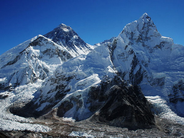 Nepal lắp bậc thang trên đỉnh Everest để giảm tắc ảnh 1