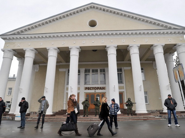 Nga đã chiếm giữ một loạt vị trí quan trọng tại Crimea ảnh 1