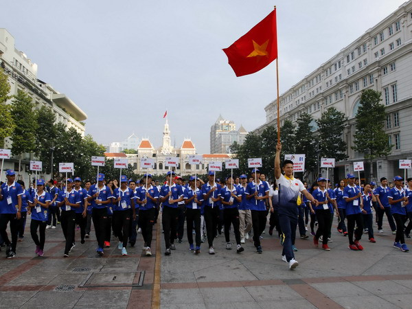 SEA Games 29: Hơn 5.000 người đi bộ cổ vũ đoàn thể thao Việt Nam ảnh 1