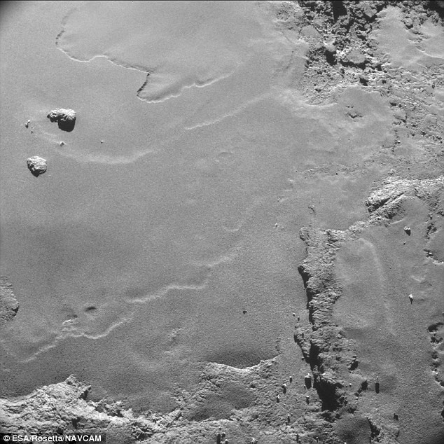 Những hình ảnh mới nhất về sao chổi 67P/C-G từ tàu Rosetta ảnh 5