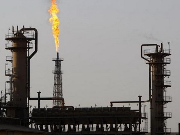 Giá dầu tiếp tục đà trượt dài và phá đáy của nhiều năm ảnh 1