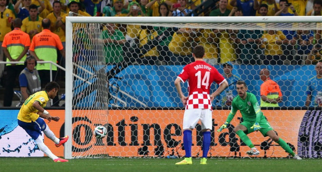 Brazil ngược dòng thành công nhờ quả phạt đền gây tranh cãi ảnh 1