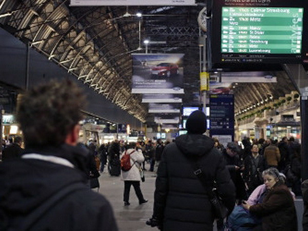 Pháp sơ tán nhà ga chính ở thủ đô Paris vì đe dọa đánh bom ảnh 1