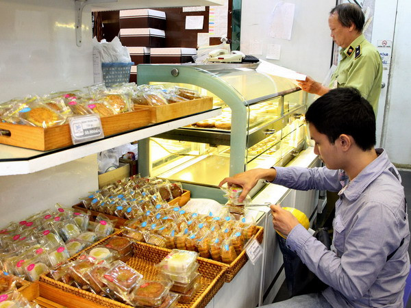 Phát hiện 20 cơ sở làm bánh Trung thu vi phạm vệ sinh thực phẩm ảnh 1