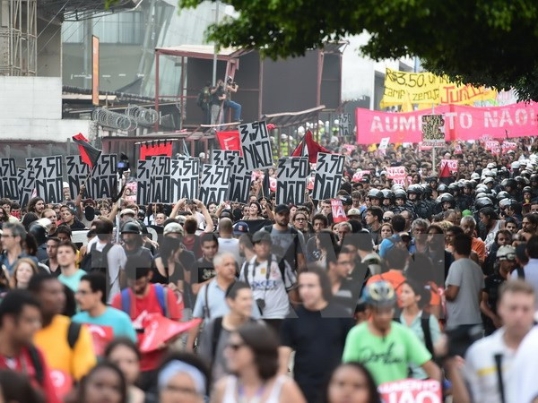 Nhân viên ngân hàng Brazil đình công phản đối mức tăng lương thấp ảnh 1