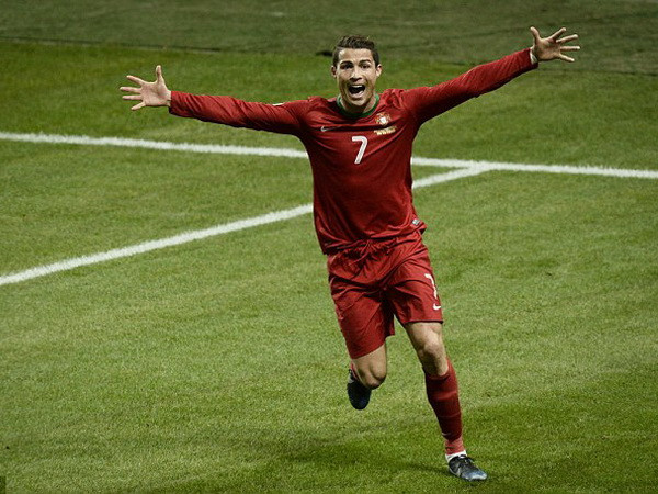 FIFA gia hạn bầu Quả Bóng Vàng để tạo điều kiện cho Ronaldo? ảnh 1