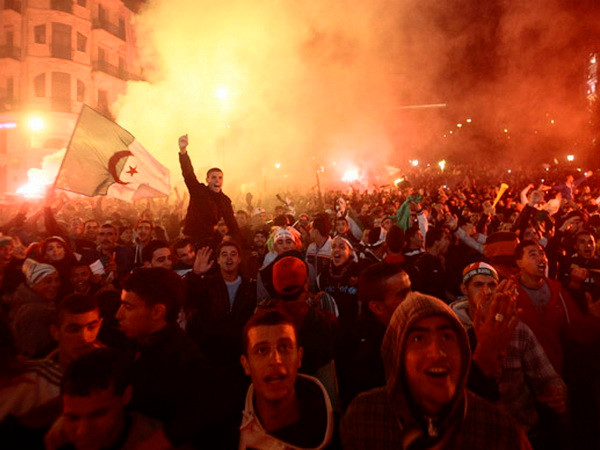 Hơn 250 người thương vong trong lễ ăn mừng của tuyển Algeria ảnh 1