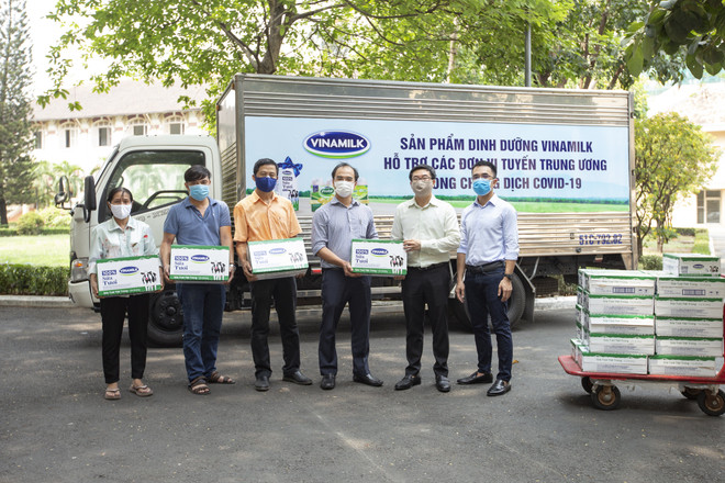 Vinamilk ủng hộ gần 15 tỷ đồng hỗ trợ tuyến đầu chống dịch COVID-19 ảnh 3