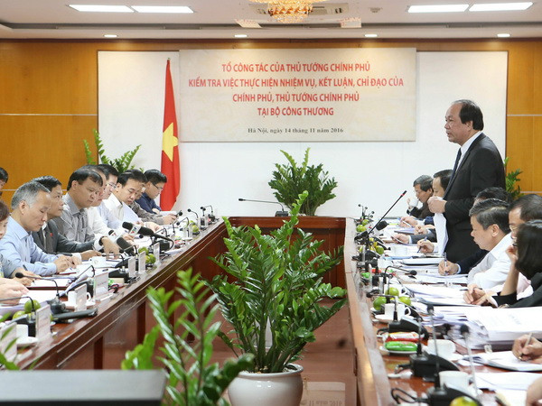 Quang cảnh buổi làm việc. (Ảnh: Doãn Tấn/TTXVN) Tổ công tác của Thủ tướng Chính phủ kiểm tra tại Bộ Công Thương ảnh 1