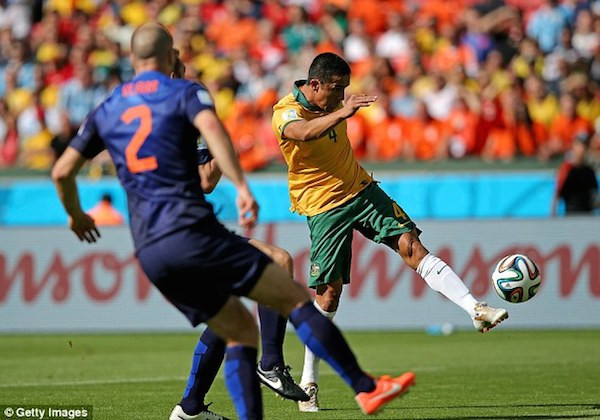 Ảnh động cú nã đại bác tuyệt đẹp của Tim Cahill vào lưới Hà Lan ảnh 1