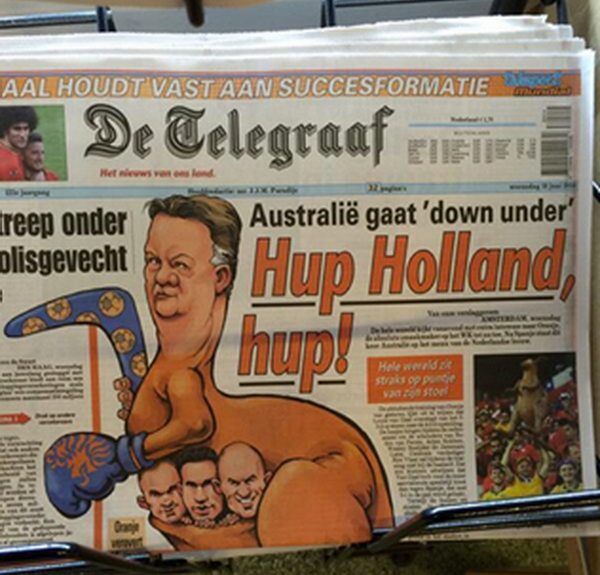 Van Gaal hóa chuột túi sau chiến thắng kịch tính của Hà Lan ảnh 1