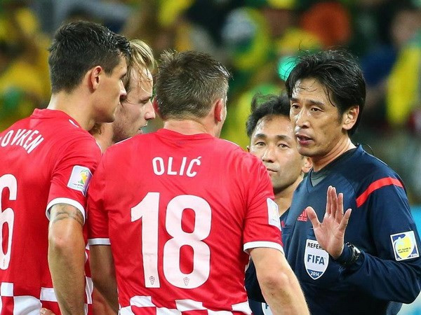 Năm quyết định gây tranh cãi của trọng tài ở World Cup 2014 ảnh 1
