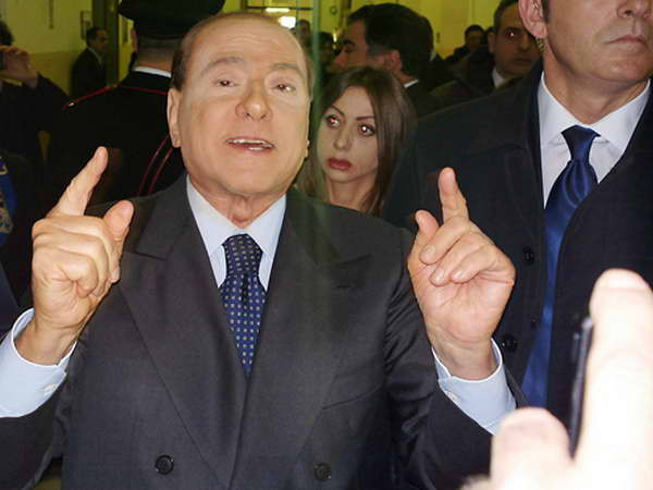 Không thay đổi ngày bỏ phiếu về số phận ông Berlusconi ảnh 1