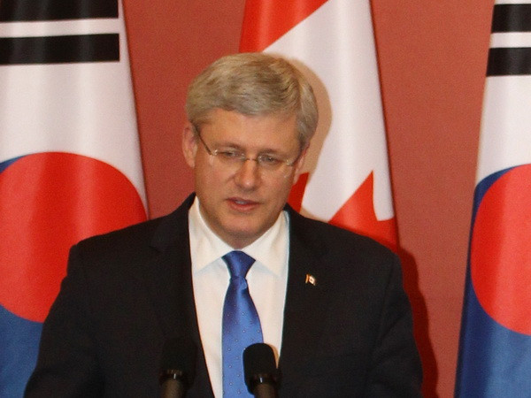 Canada áp đặp trừng phạt bổ sung nhằm vào Nga và Ukraine ảnh 1