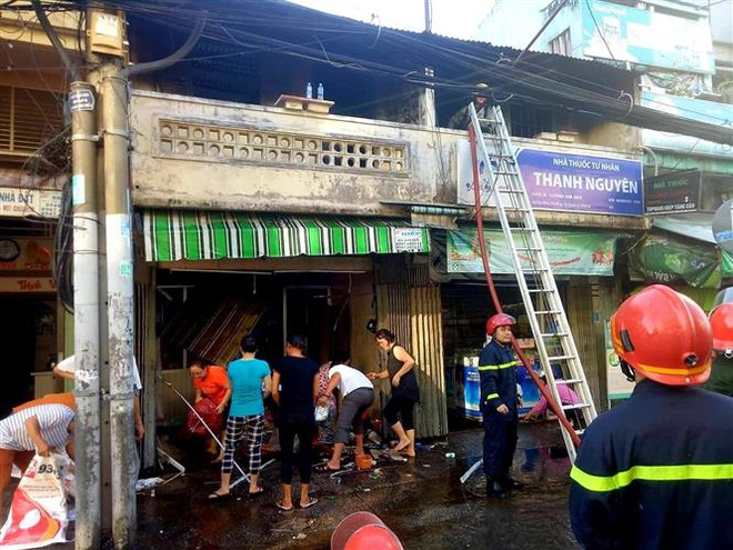 TP.HCM: Cháy lớn thiêu rụi nhiều tài sản trong hai căn nhà ở quận 4 ảnh 1