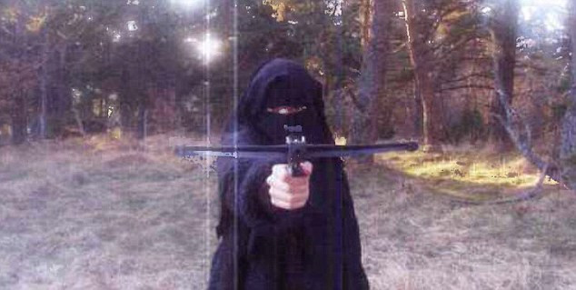 Bạn gái sát thủ siêu thị Kosher bị truy nã gắt gao nhất nước Pháp ảnh 2