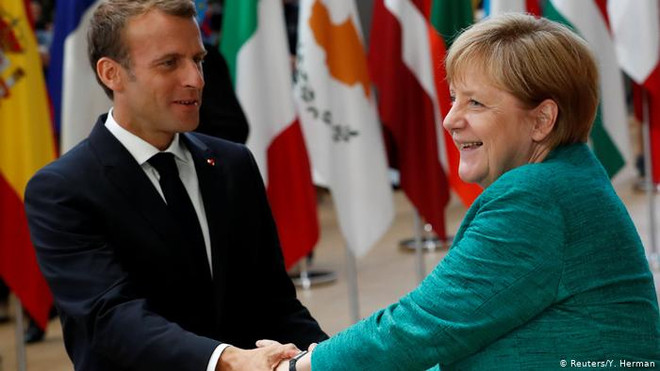Thủ tướng Đức Angela Merkel và Tổng thống Pháp Emmanuel Macron. (Nguồn: Reuters) Đức, Pháp thảo luận vấn đề khu vực và quan hệ với Mỹ, Nga ảnh 1