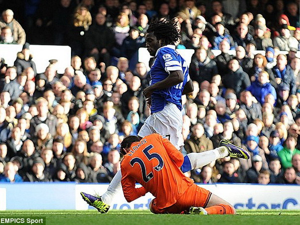 Tottenham bị chỉ trích là "vô trách nhiệm" với Lloris ảnh 1