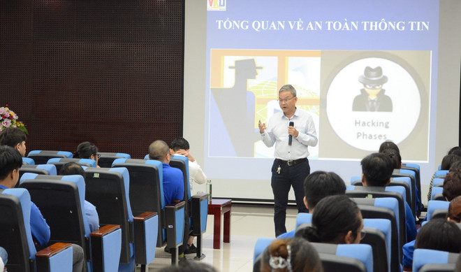 Sở Thông tin và Truyền thông thành phố Đà Nẵng tổ chức Hội nghị tập huấn kỹ năng sử dụng mạng xã hội an toàn và khai thác giá trị tích cực, hữu ích từ mạng xã hội cho đoàn viên, thanh niên trên địa bàn thành phố Đà Nẵng năm 2023. (Ảnh: Văn Dũng/TTXVN) TTXVN_3105mangxahoi2.jpg