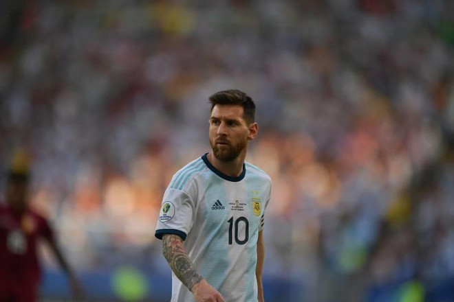Messi tức giận không lên nhận huy chương cùng tuyển Argentina ảnh 1