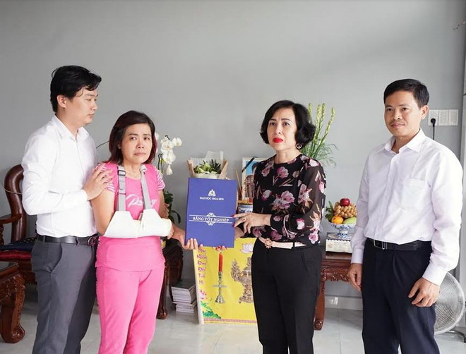 Đại học Hoa Sen trao bằng tốt nghiệp cho sinh viên đột ngột qua đời ảnh 1