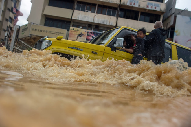 Các nước tiếp tục hỗ trợ cho các nạn nhân lũ lụt tại Malaysia ảnh 1