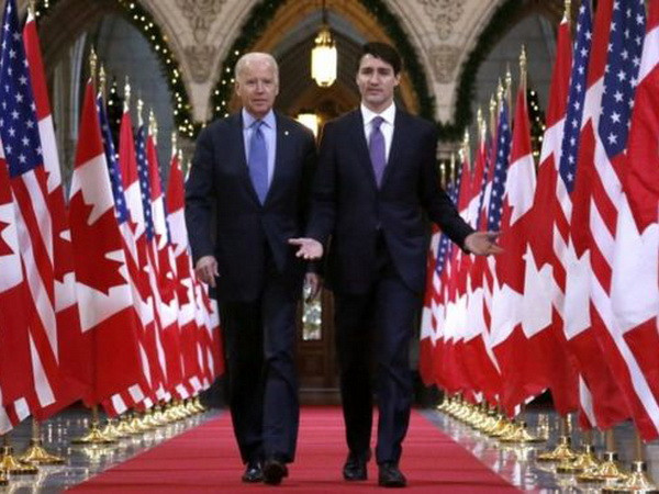 Phó Tổng thống Mỹ Joe Biden và Thủ tướng Canada Justin Trudeau. (Nguồn: AP) Mỹ muốn Canada nắm vai trò lãnh đạo trong các vấn đề toàn cầu ảnh 1