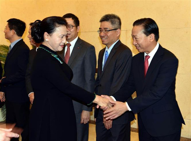 Chủ tịch Quốc hội thăm Đại sứ quán Việt Nam tại Trung Quốc ảnh 1