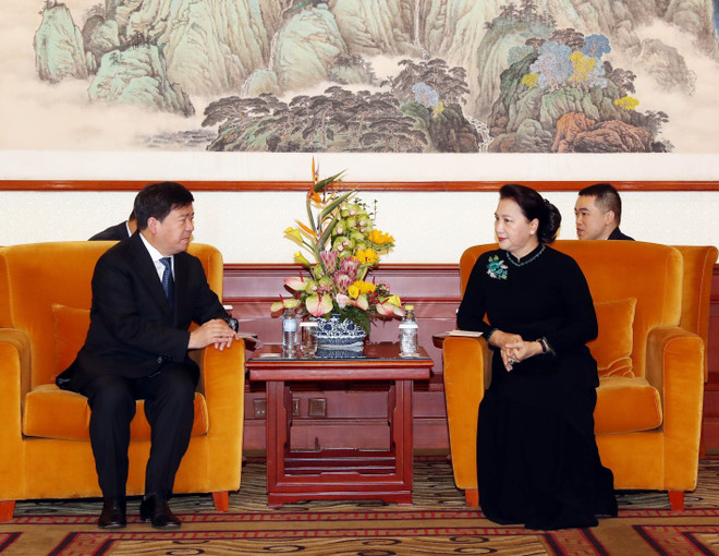 Chủ tịch Quốc hội thăm Đại sứ quán Việt Nam tại Trung Quốc ảnh 3