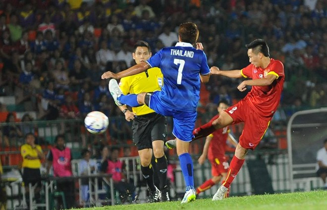 [Video] Hữu Dũng lập siêu phẩm làm tung lưới U23 Thái Lan ảnh 1