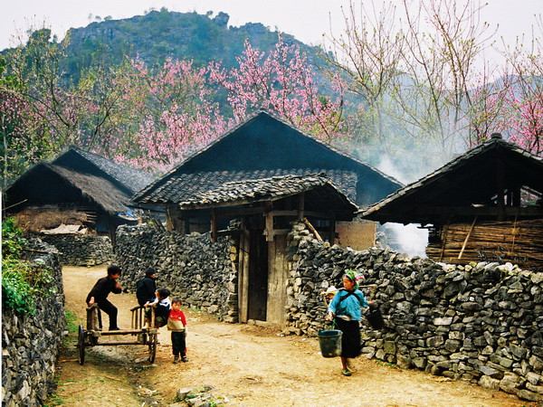 Trưng bày và giới thiệu sản phẩm đặc trưng các dân tộc Hà Giang ảnh 1