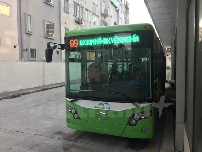 Tuyến buýt nhanh BRT Kim Mã-bến xe Yên Nghĩa sẽ vận hành chính thức từ đầu năm 2017. (Ảnh: Việt Hùng/Vietnam+) Từ 1/1/2017: Hà Nội vận hành buýt nhanh BRT, miễn phí một tháng ảnh 1