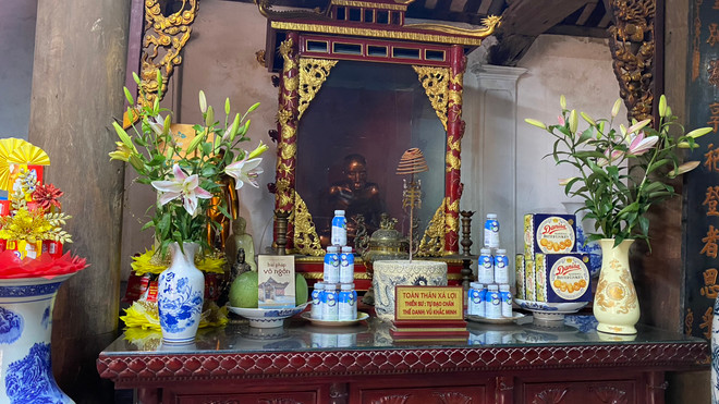 Toàn thân xá lợi thiền sư Vũ Khắc Minh. (Ảnh: Bích Hằng/Vietnam+) IMG_0891.jpeg