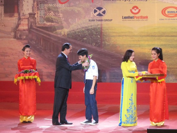 Chủ tịch nước dự Lễ trao thưởng Quỹ khuyến học Đinh Bộ Lĩnh ảnh 1