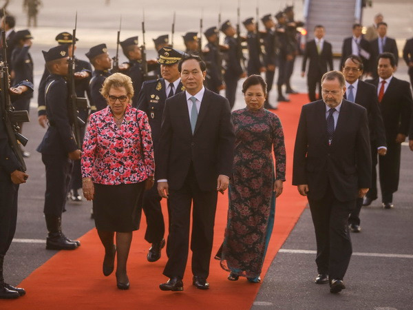 Chủ tịch nước Trần Đại Quang và Phu nhân tới Peru dự APEC. (Nguồn: Vụ thông tin báo chí) Chủ tịch nước Trần Đại Quang đã đến Peru tham dự APEC 2016 ảnh 1