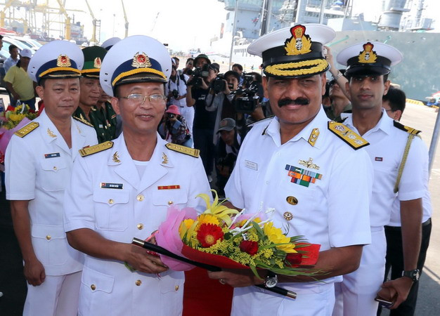 Ba tàu hải quân Ấn Độ cập cảng Tiên Sa, thăm thành phố Đà Nẵng ảnh 1