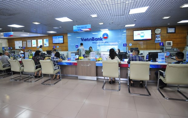 Giao dịch tại Vietinbank. (Ảnh: CTV/Vietnam+) IFC không còn là cổ đông lớn của Ngân hàng TMCP Công thương Việt Nam ảnh 1