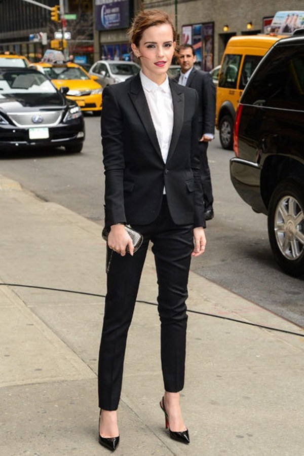 Năm cách biến hóa giúp bạn phong cách với áo khoác blazer đen ảnh 5