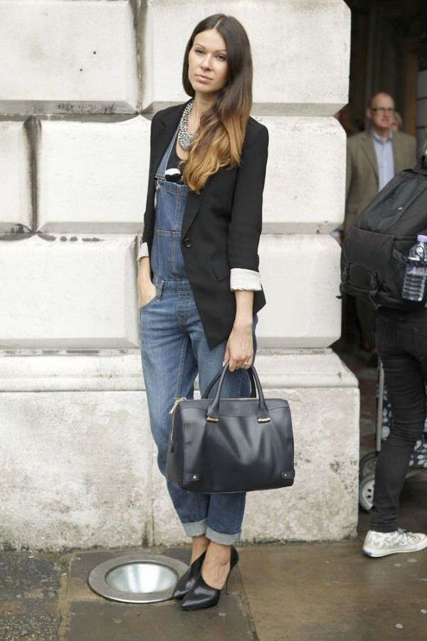 Năm cách biến hóa giúp bạn phong cách với áo khoác blazer đen ảnh 11