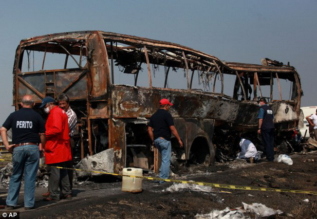  Hỏa hoạn kinh hoàng thiêu rụi gần 50 xe buýt ở Mexico ảnh 1