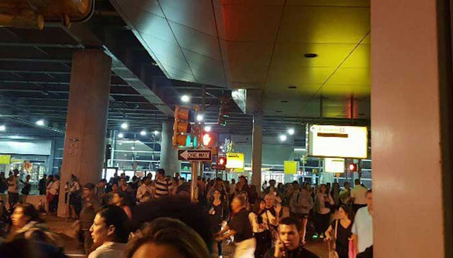 [Video] Sơ tán hành khách ở sân bay JFK sau thông tin nổ súng ảnh 1
