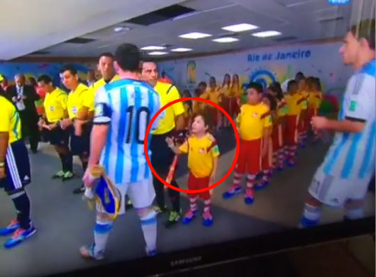 Leo Messi mất điểm vì hành động không đẹp mắt với trẻ em ảnh 1