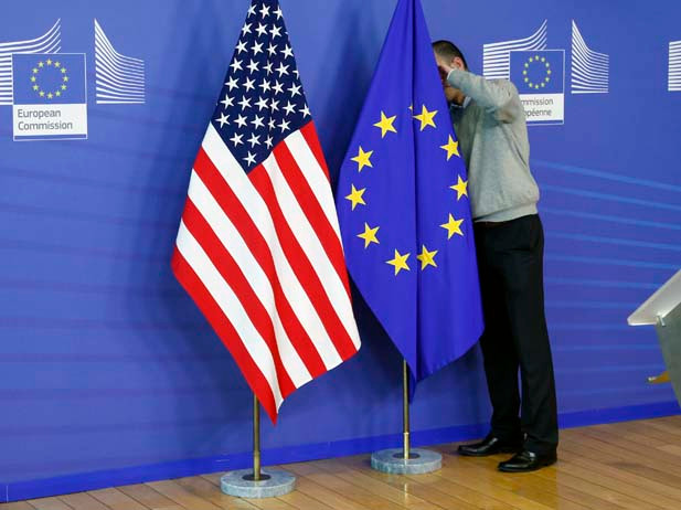 EU thúc giục Mỹ đưa vấn đề quy định tài chính vào TTIP ảnh 1