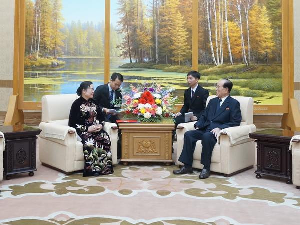 Đoàn đại biểu Đảng Cộng sản Việt Nam thăm CHDCND Triều Tiên ảnh 1